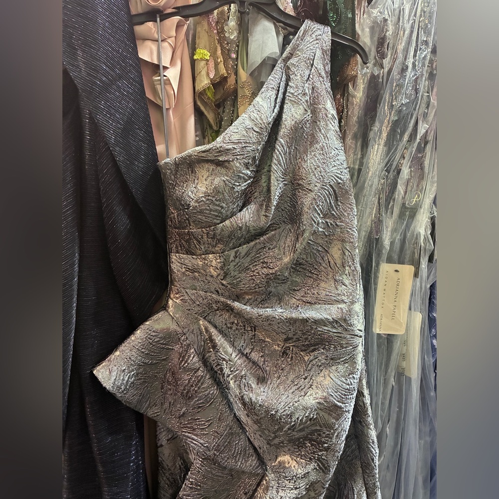 Xscape Silver One Shoulder Metallic Gown Size 4 NWT Formal Ruffle Dress GALA MOB - Picture 10 of 13